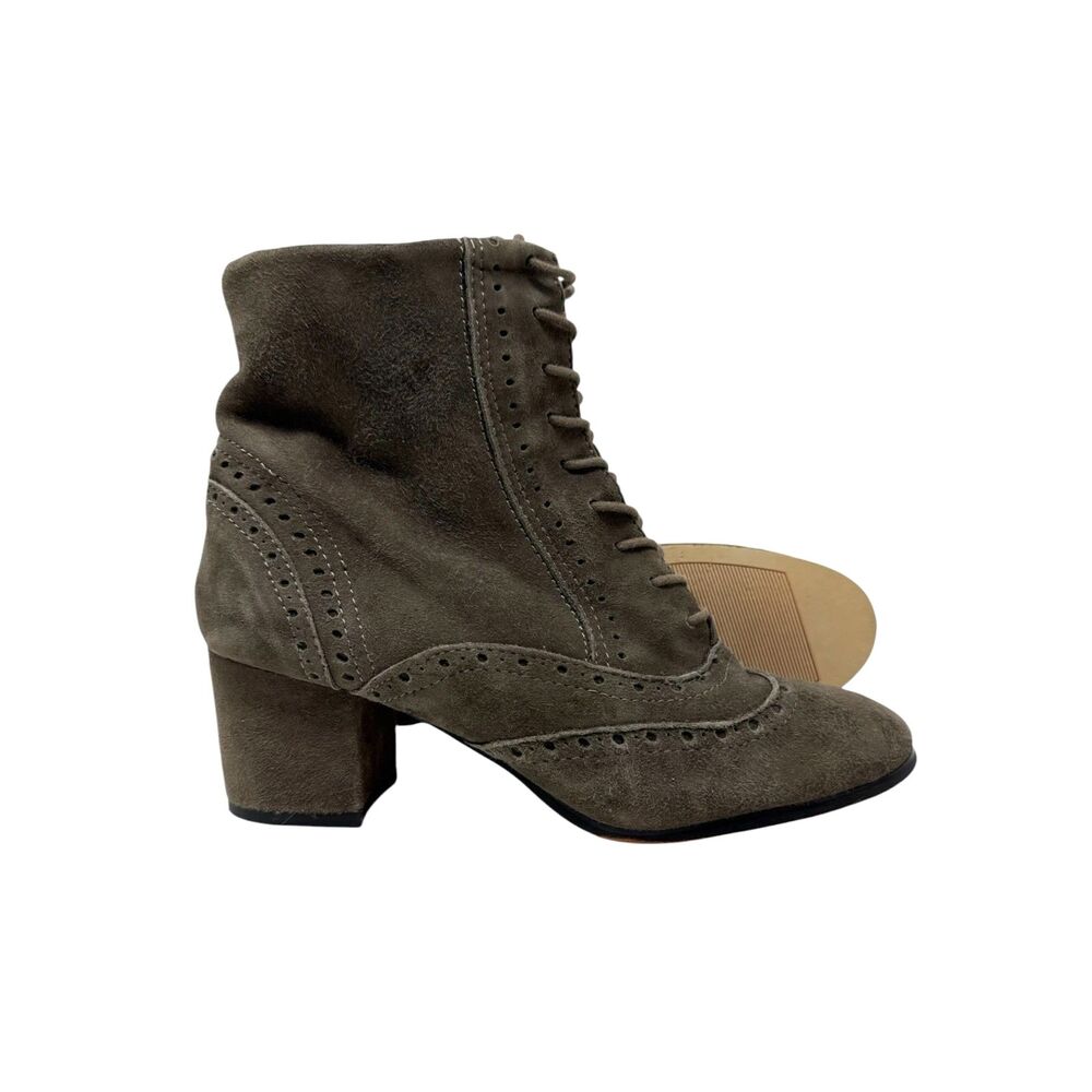 Tahari booties Womens Size 8 Gray Suede Ankle Boots